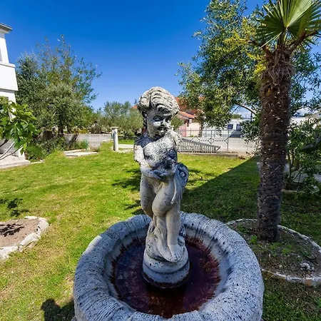 With Parking Space Nin, Zadar - 10414 شقة *